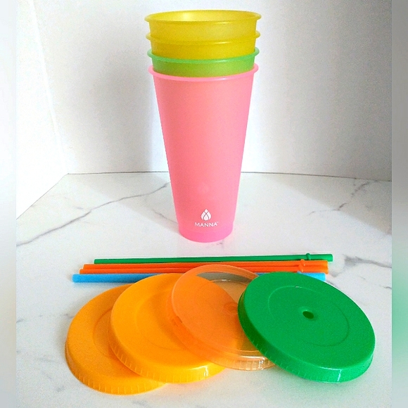 New 4 - 24oz. Color Changing Reusable Plastic Cold Cups With Lids and Straws - Picture 1 of 3